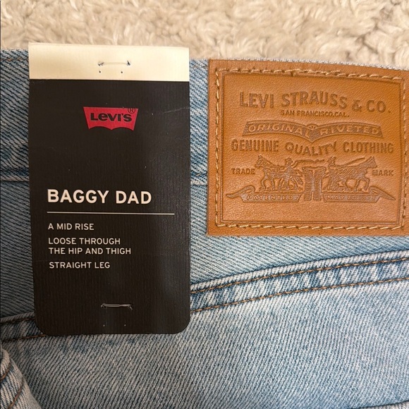 Levi's women’s dad baggy Jeans in Light Blue - Picture 3 of 4